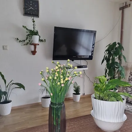 Apartman- Apartman *
