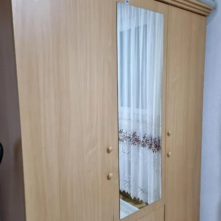 Apartman- *